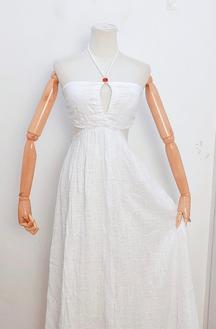 Robe longue blanche en coton – Élégance d’été